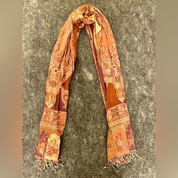 Purple & Pink Paisley Scarf/Shawl - Picture 4 of 4